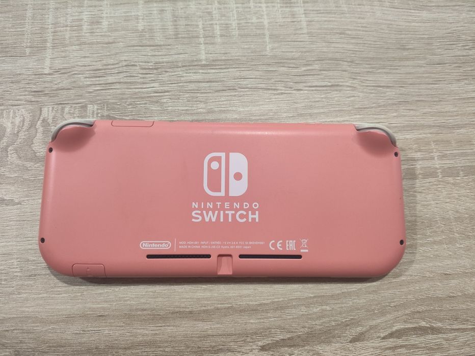Nintendo switch lite com Pokémon sword