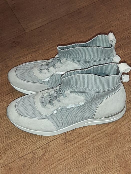 Продам кросівки, нові.