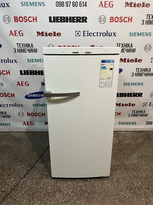 Морозильна камера Miele FN12220S з Німеччини