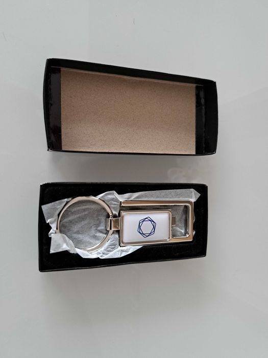 Okazja! Zestaw 4 breloczków z miarą, otwieraczem i latarką.