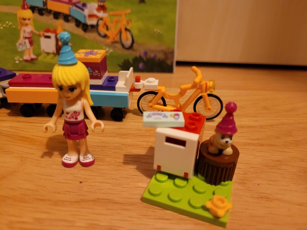 41111 LEGO Friends Imprezowy pociag