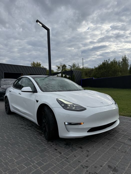 Tesla model 3 standrt plus