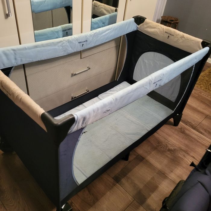 Łóżeczko skladane dla dziecka.