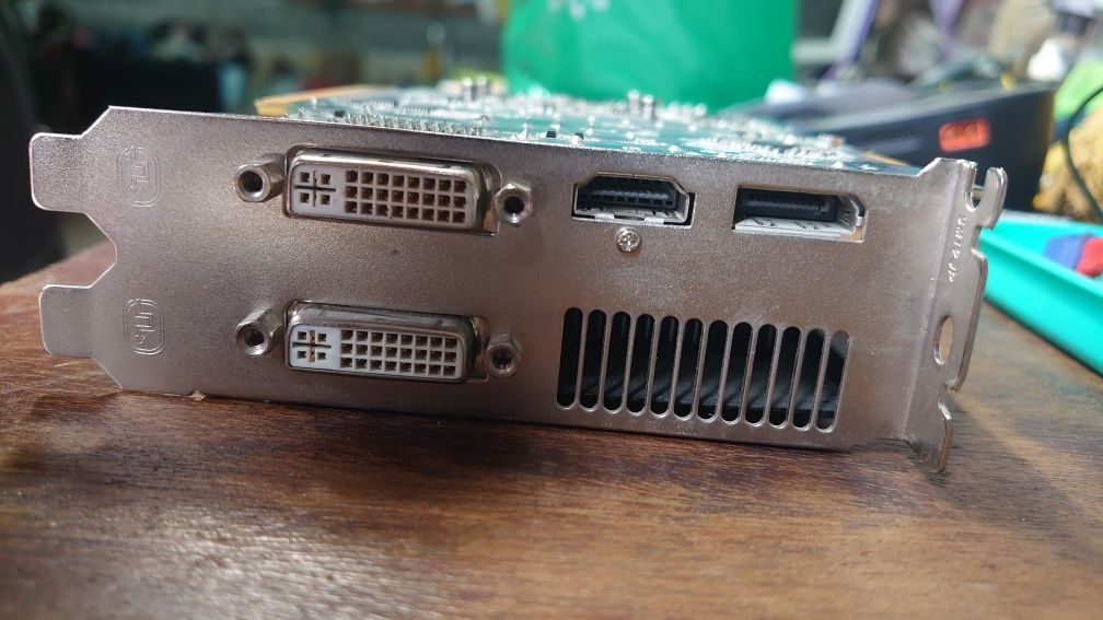 відеокарта PCI-E - AMD Radeon HD 5770  1 ГБ відеопам'яті ( DDR 5)