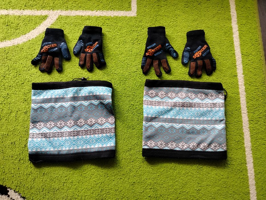 Kominy i rękawiczki dla bliźniaków