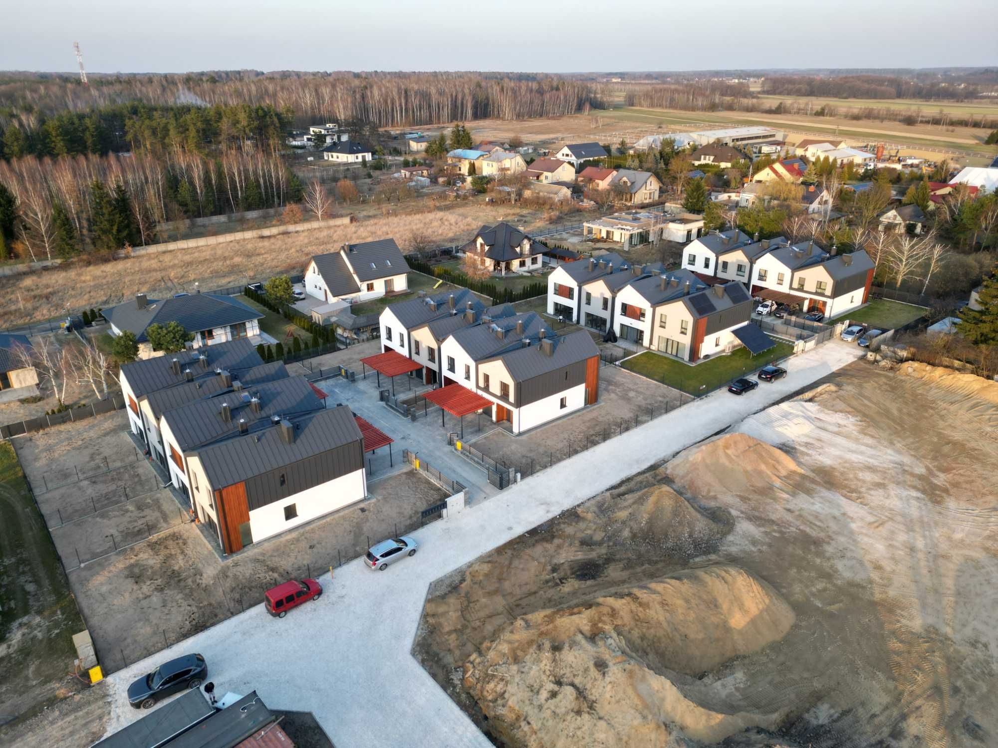 Segment z garażem/335 m2 ogródek i podjazd,
