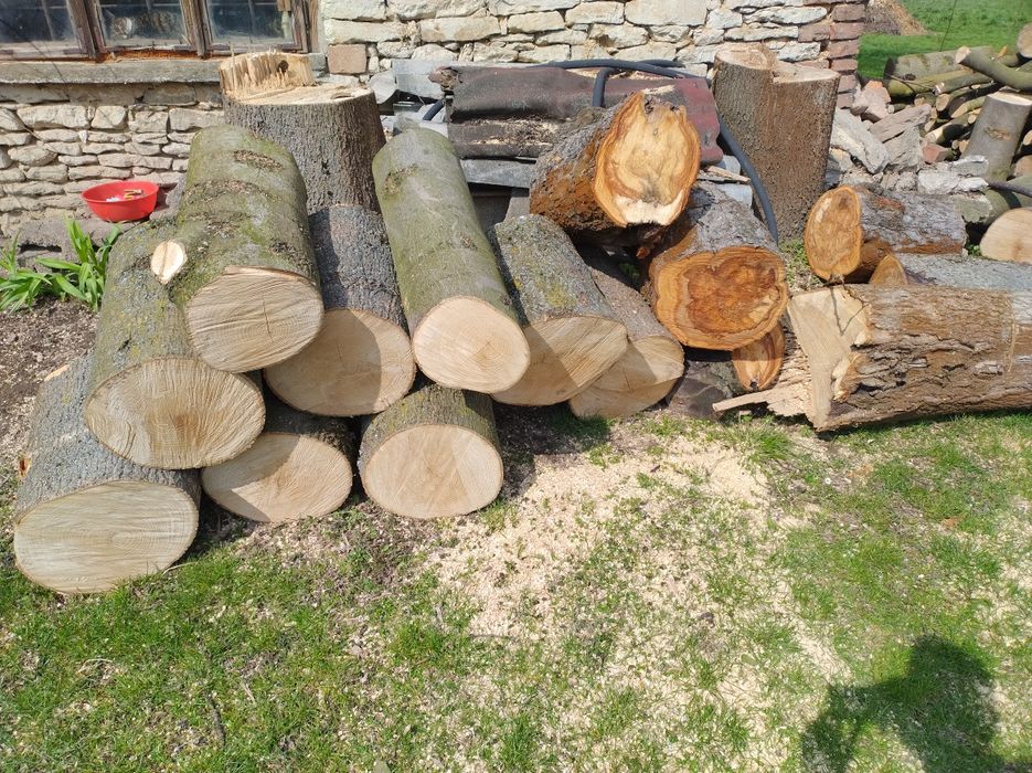 Drewno w kawałkach na opał
