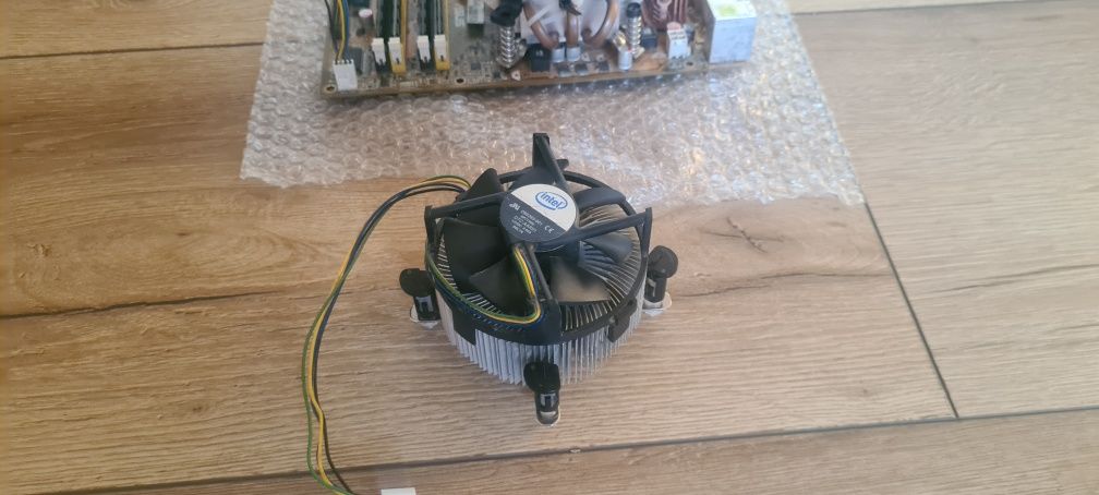 Asus P5K, 4x2GB RAM, Xeon E5450, chłodzenie