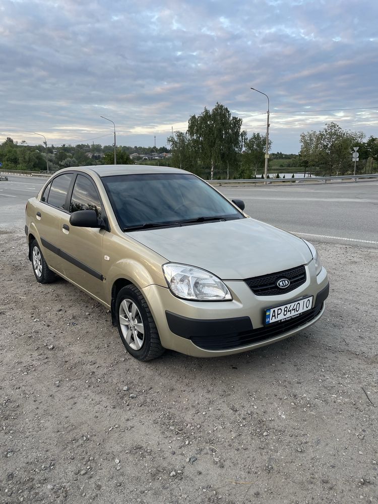Kia Rio 1.4 2008 мех. газ/бензин