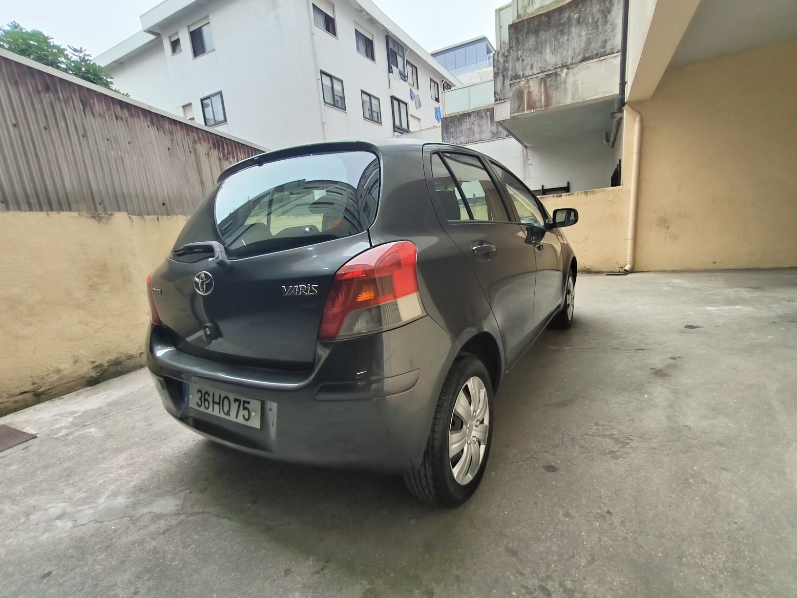 Toyota Yaris 1.0 VVT-i ano 2010