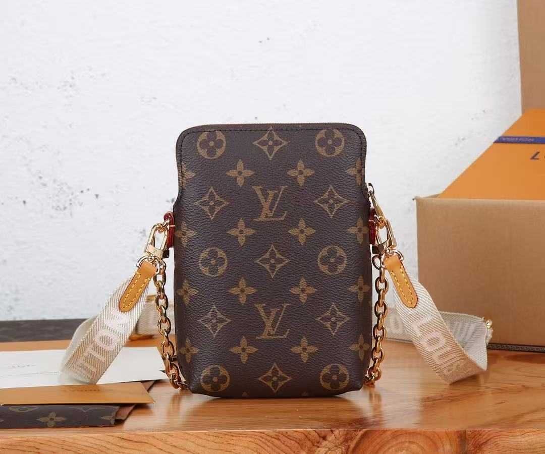 LOUIS VUITTON Pochette Celular Crossbody Pequena