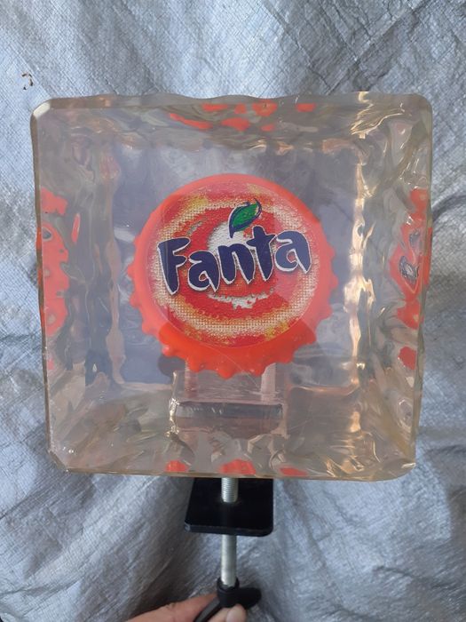 Raro abridor de garrafas de bar com simbolo da fanta