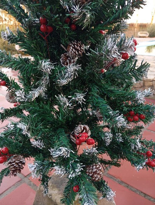 Árvore de natal com pinhas