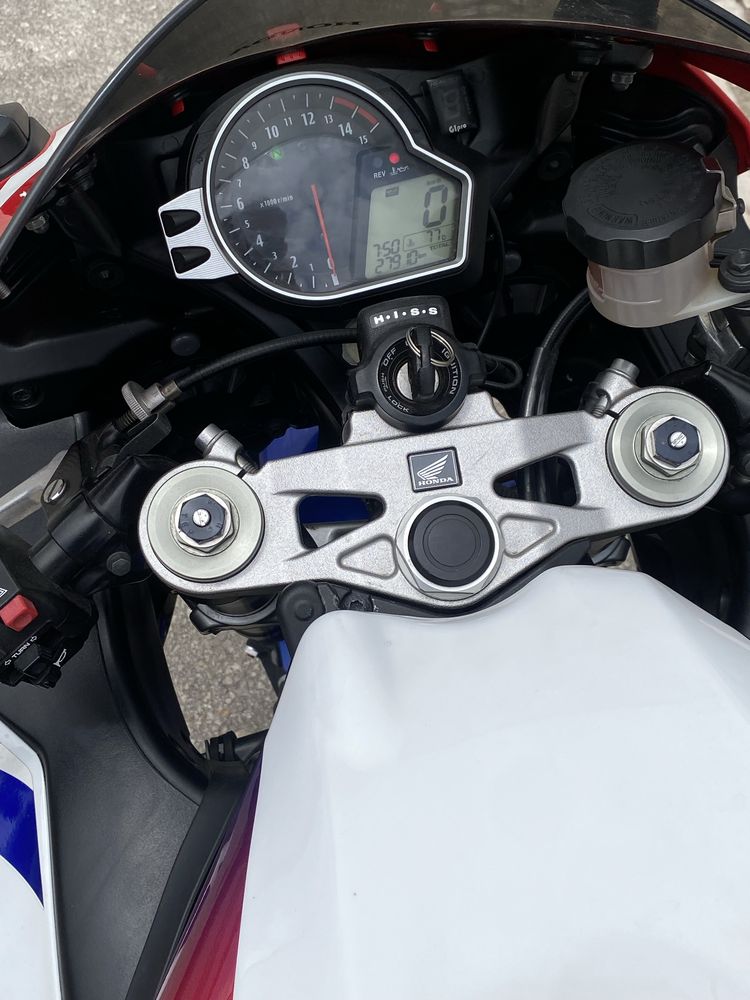Honda cbr 1000RR (ler descricao)