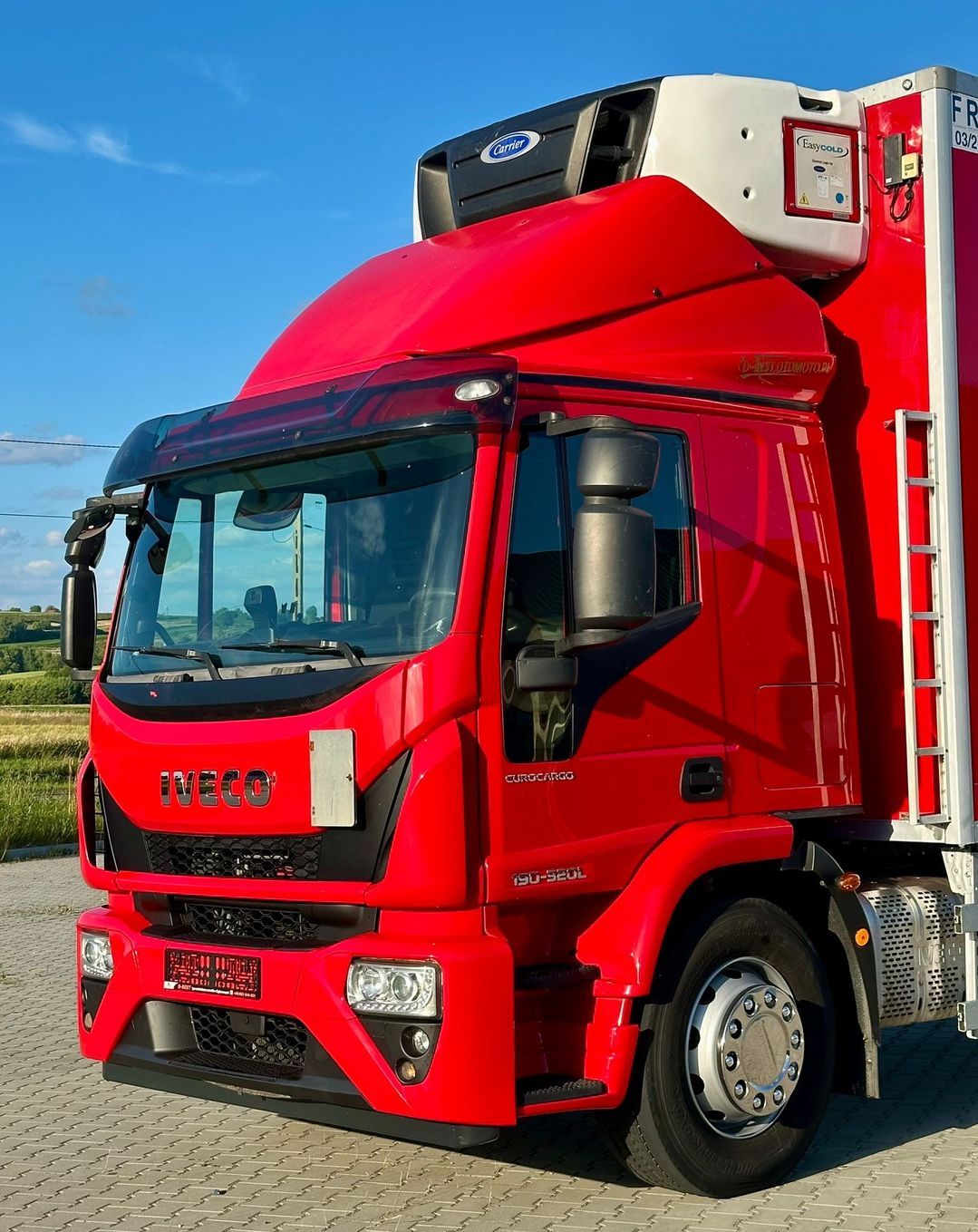 Iveco EUROCARGO 180-320 / CHŁODNIA / WINDA / 21 PALET / 8.5 M DŁUGOŚCI / CARRIER / SYPIALKA / EURO 6