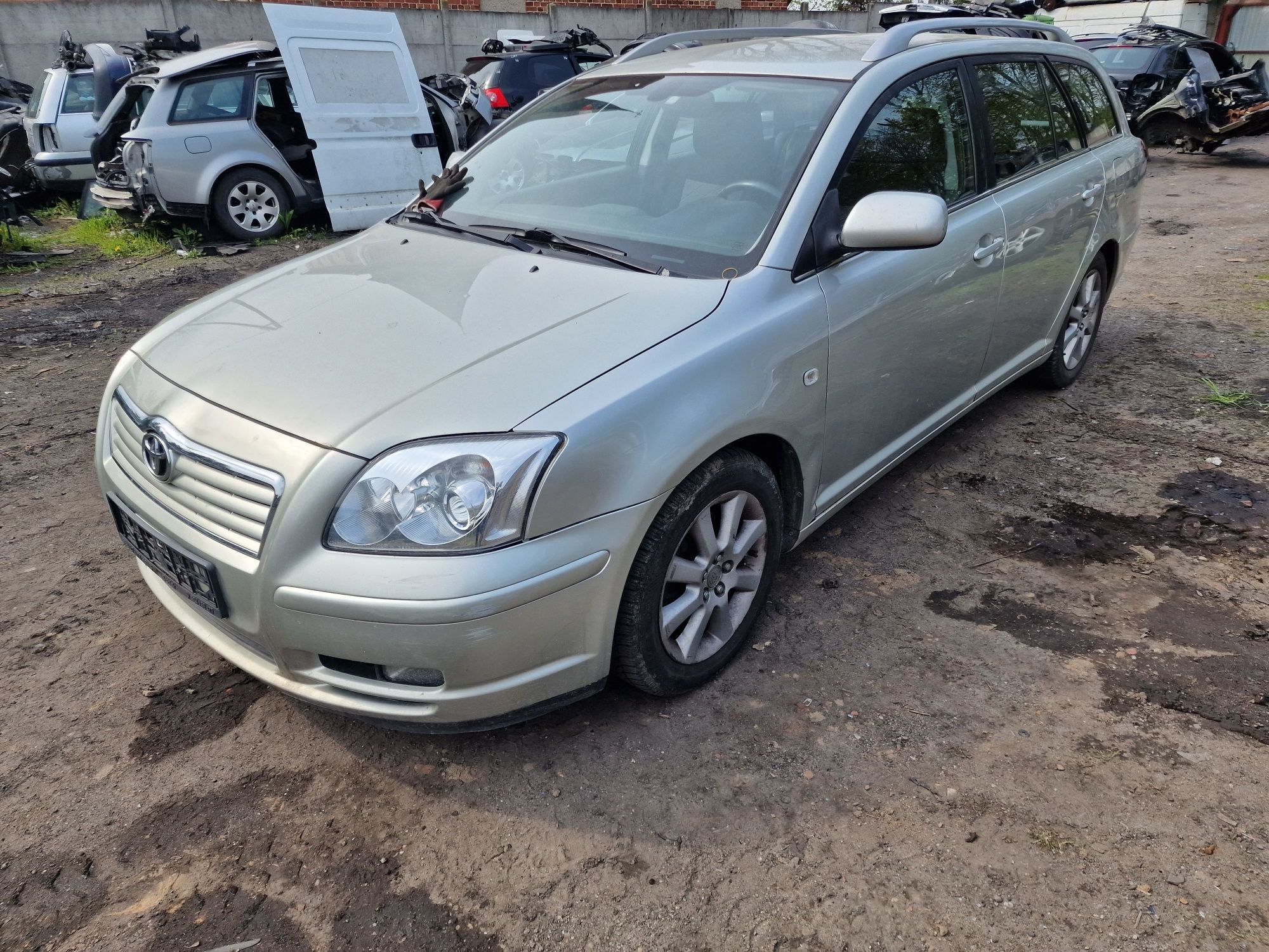 Avensis T25  2.0 D4D  1CD głowica wałek