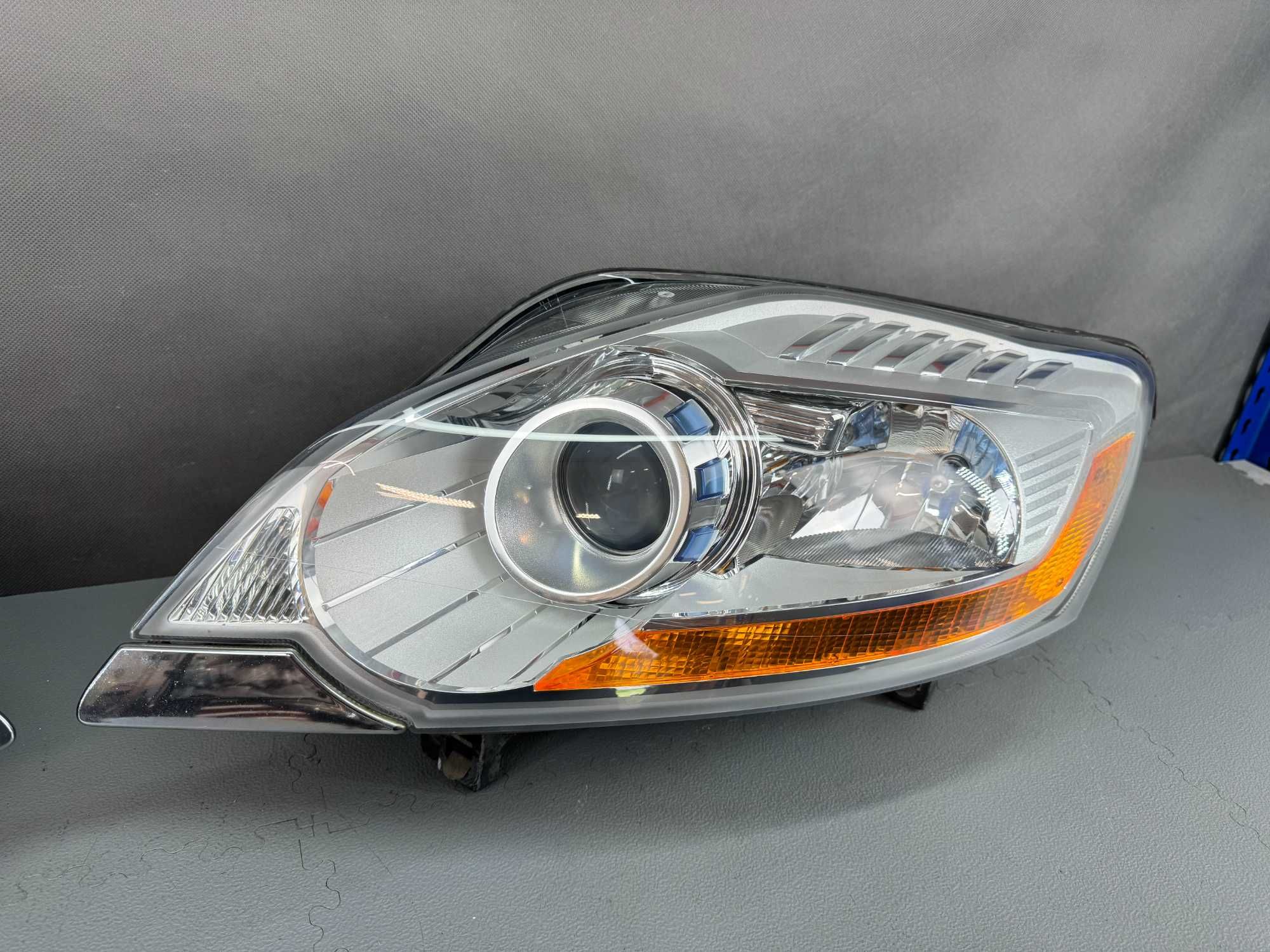 Ford KUGA MK1 08-13r. Lampy Przednie Bi-Xenon Lewa+Prawa Kompletne EU