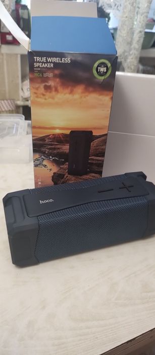 Продам блютуз колонку с микрофоном.