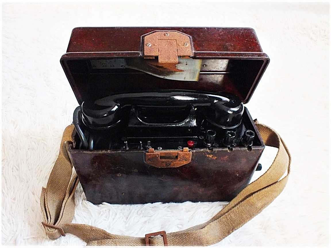 Stary telefon wojskowy / polowy AP-48, aparat z 1950r. na korbkę