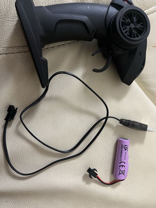 Машинка на пульті