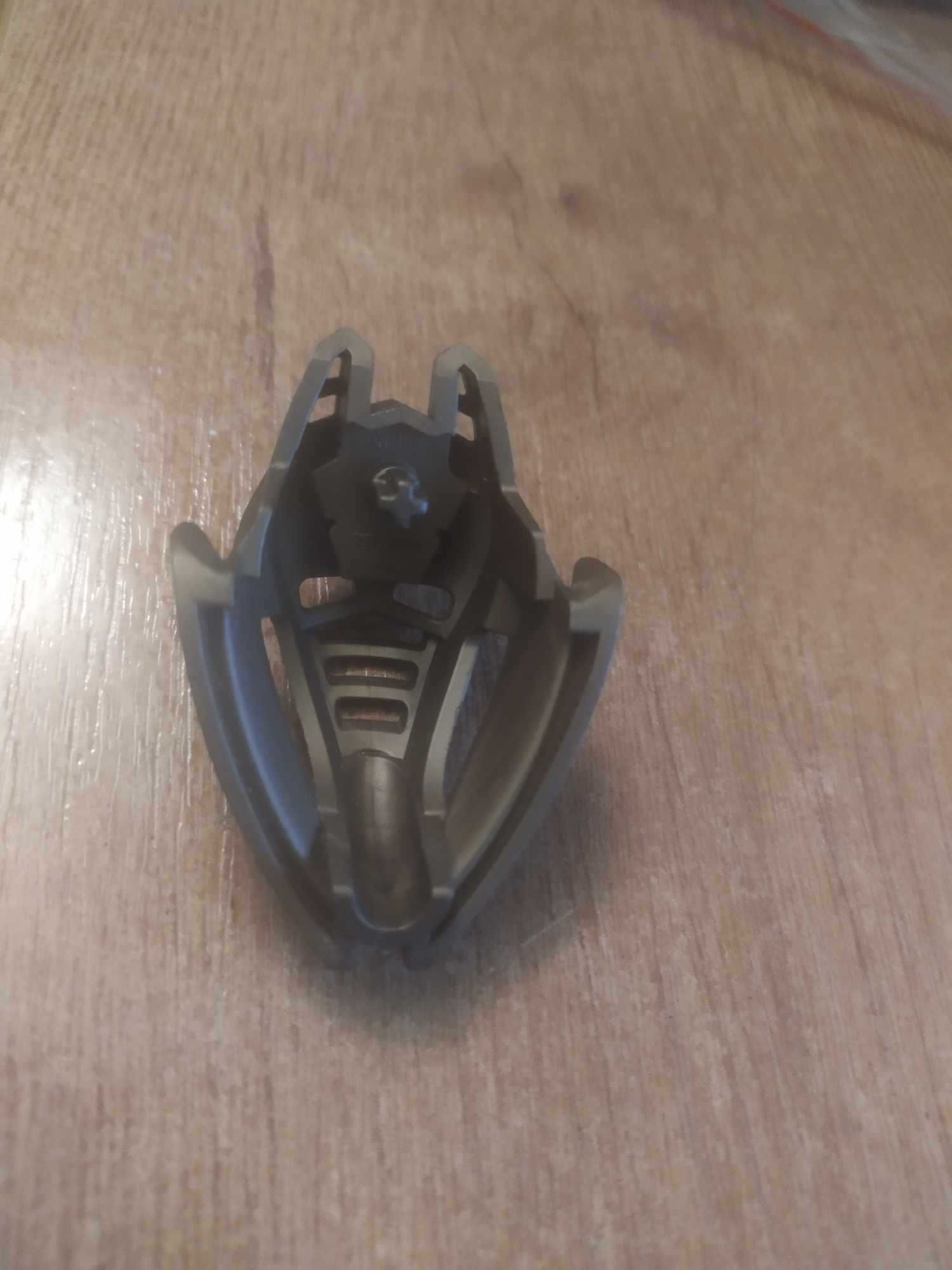 Lego bionicle 44815b Kraahkan 4 Hole Chin Flat Dark Gold