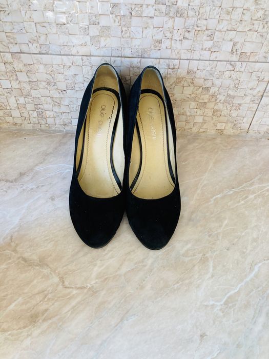 Туфлі замшеві на танкетцііз шипами