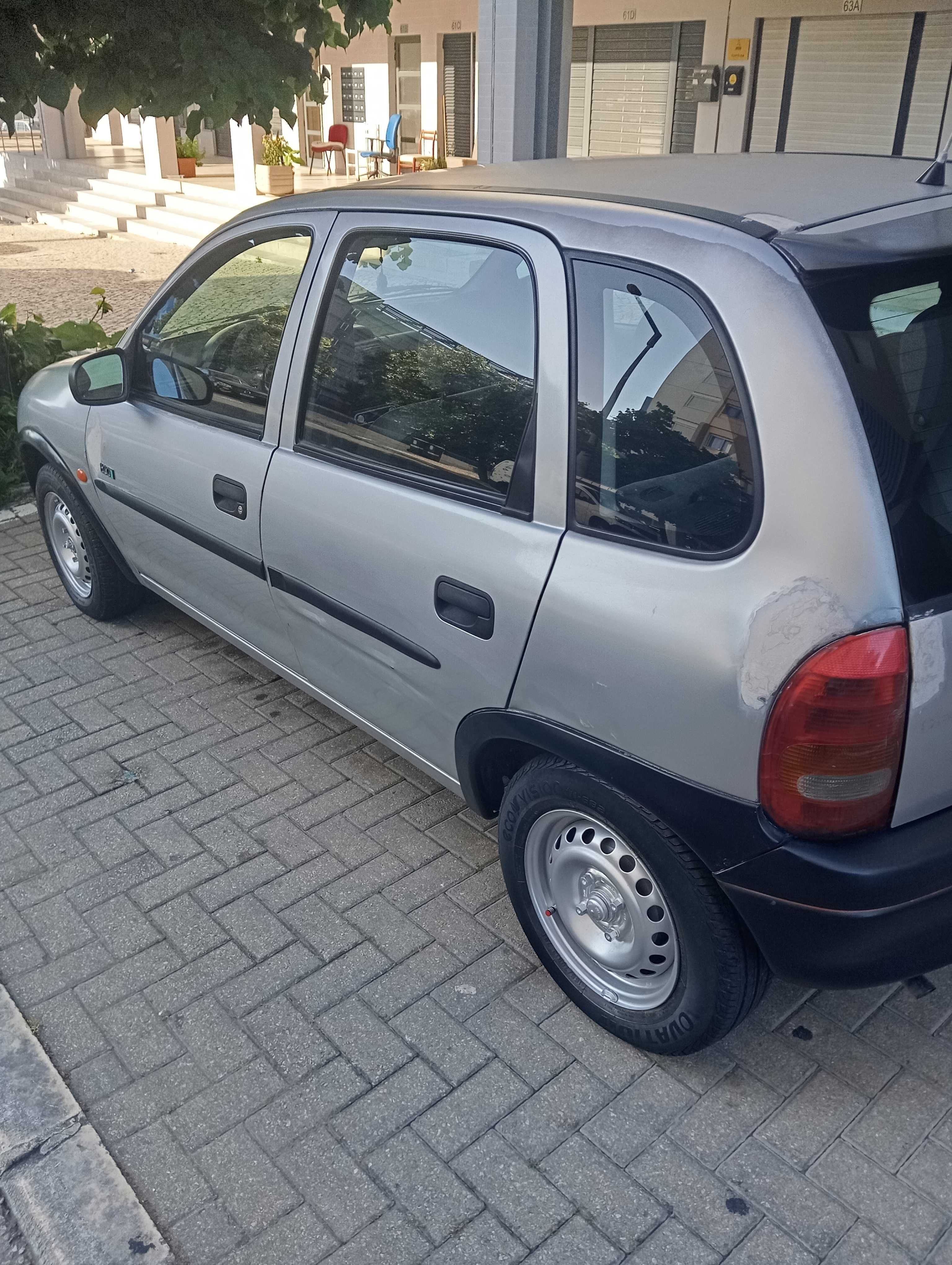 Carro em bom estando troco por carrinha grande