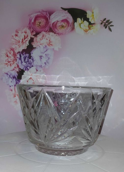 Подсвечник,вазы,бутылка-кувшинс рюмками,ваза-салатница хрусталь