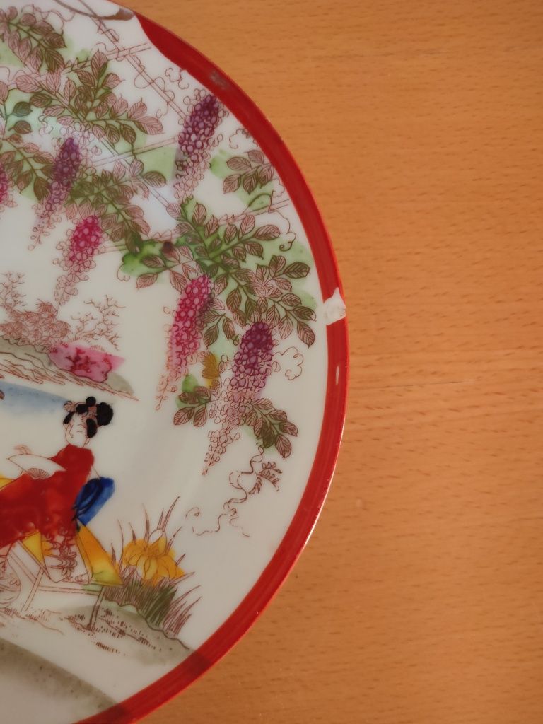 Conjunto de pratos em porcelana japonesa.