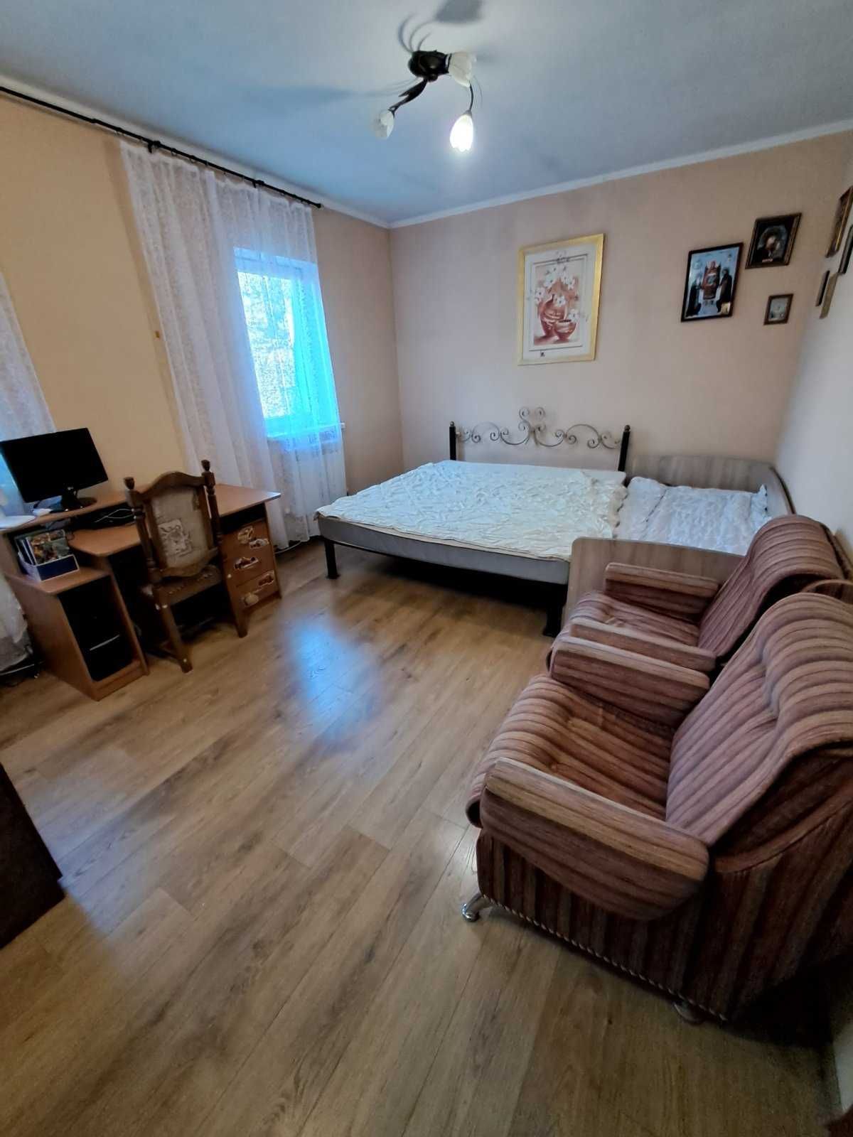 Продам дуплекс 125,1 м2 з гаражем в центрі міста Кропивницького.