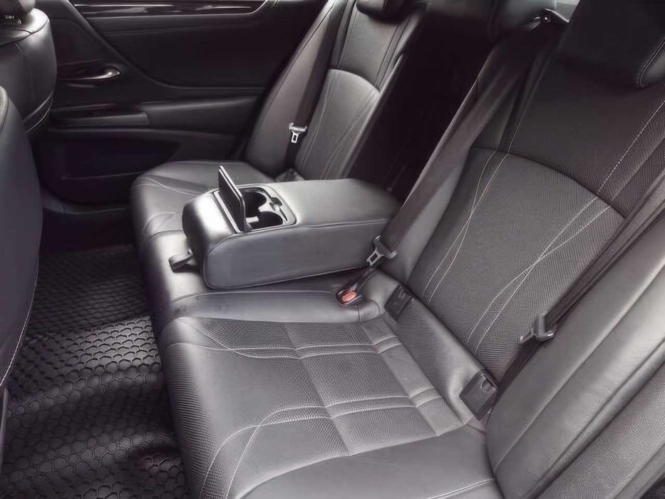 Lexus ES 350      2019