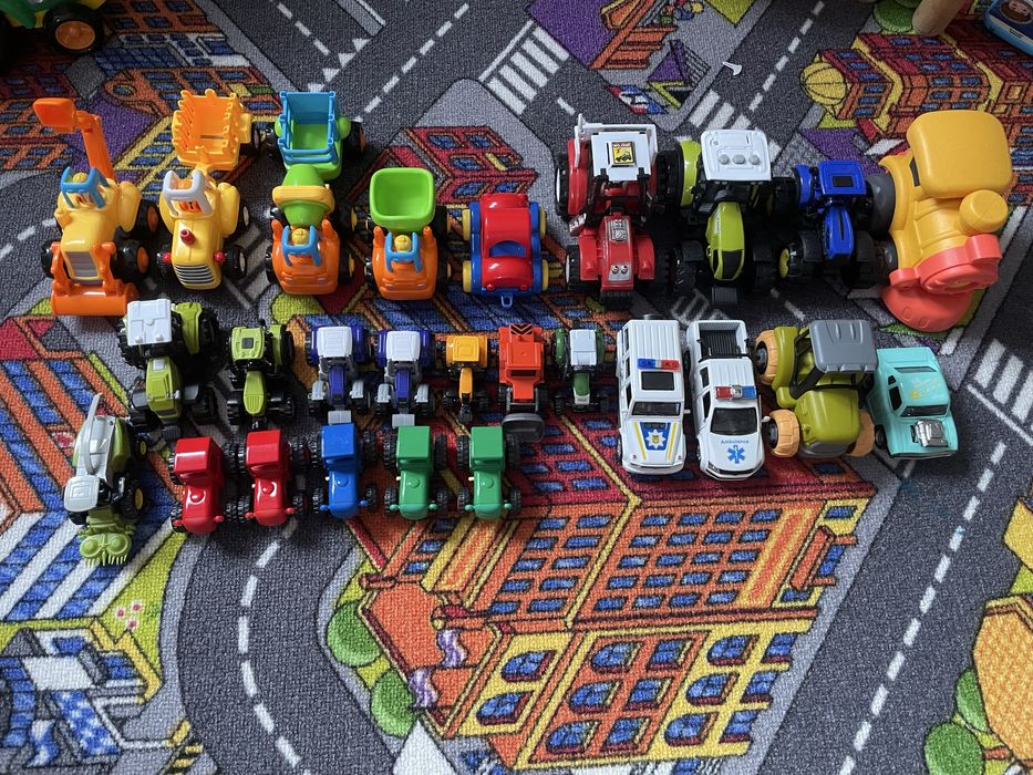 Дитячі машики, трактори, паравоз