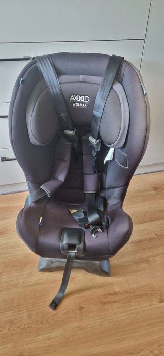Fotelik samochodowy dla dziecka Axkid Wolmax 9-25 czarny.