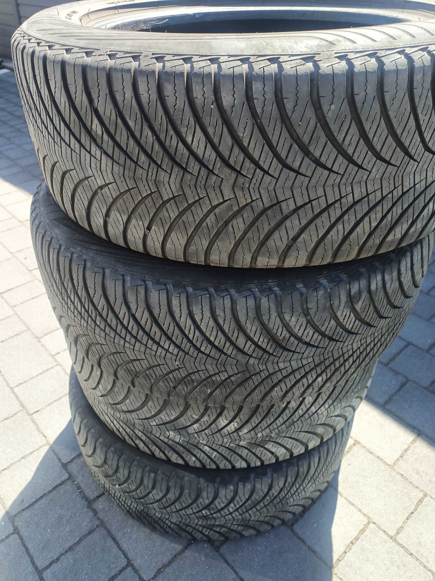 Opony całoroczne Goodyear 17R