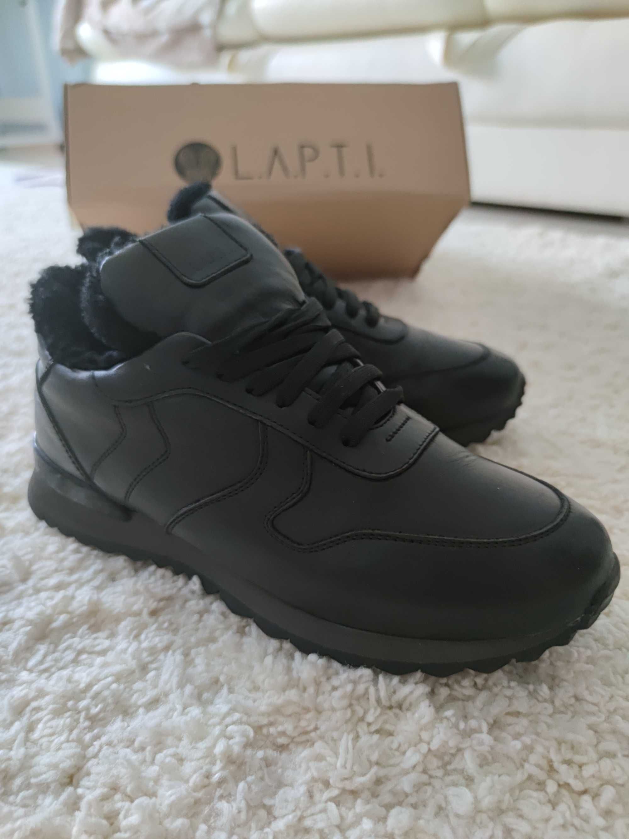 Утепленные кроссовки украинского бренда  L.A.P.T.I.