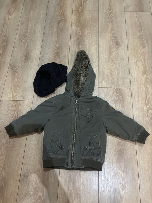 Подарую курточку,черевички і шарфік