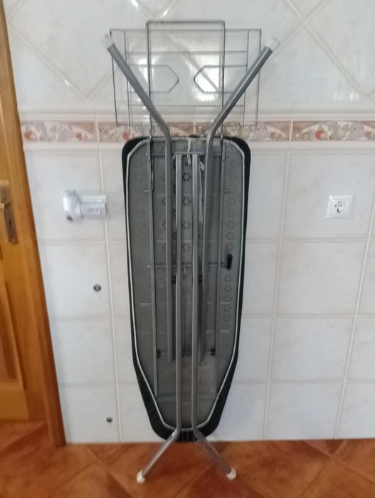 Tábua de passar a ferro (muito bom estado)