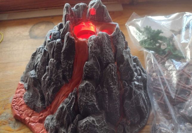Вулкан  с динозаврами  BeebeeRun - 21 предмет с игровым ковриком