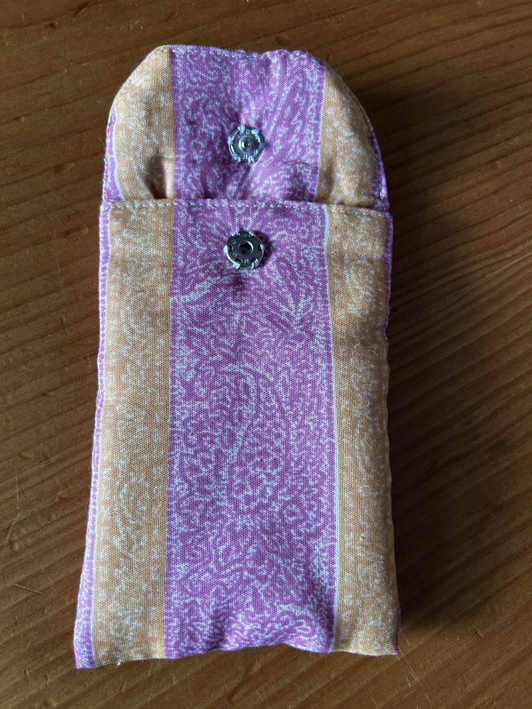 Vendo bolsa para telemovel muito pratica.