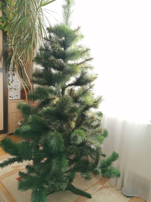 Продам искусственную сосну