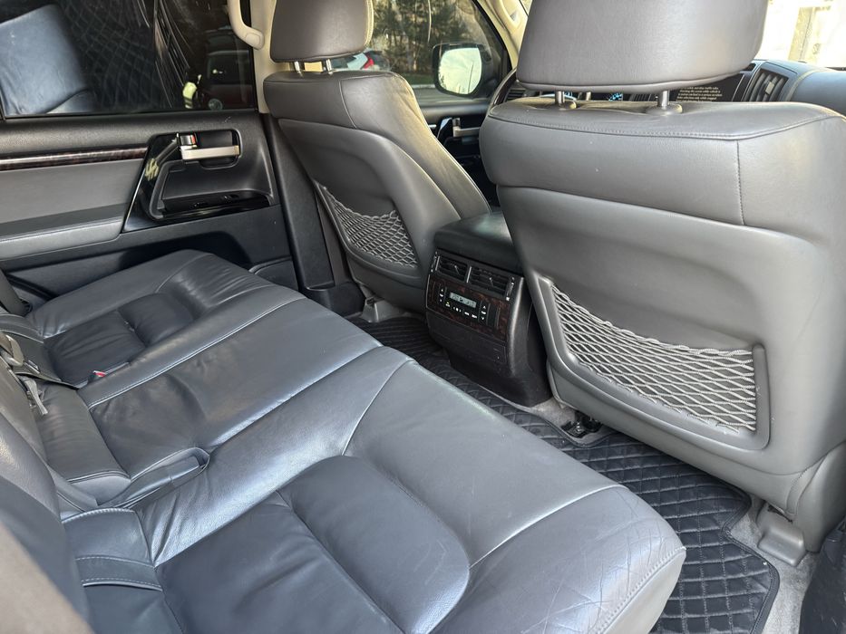 Продам ланкрузер 200