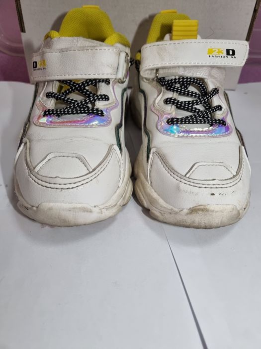 Дитячі кросівки білі