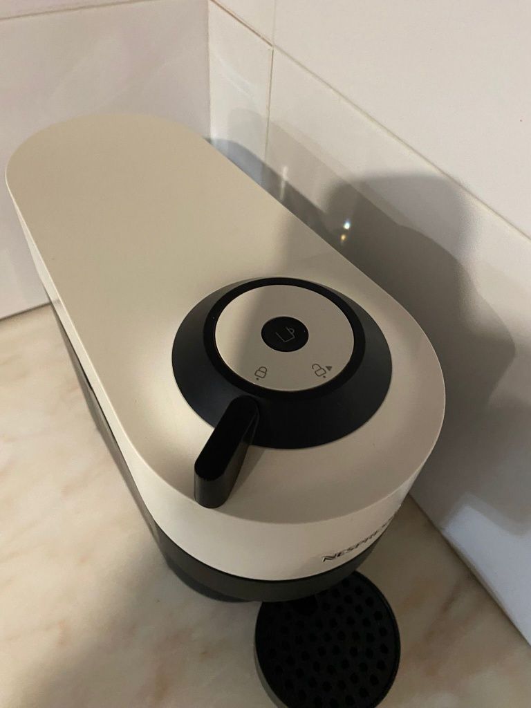 Máquina de café KRUPS Nespresso Vertuo