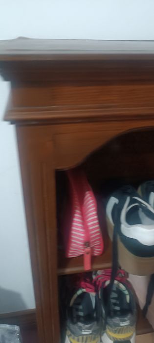 Móvel em madeira sapateira