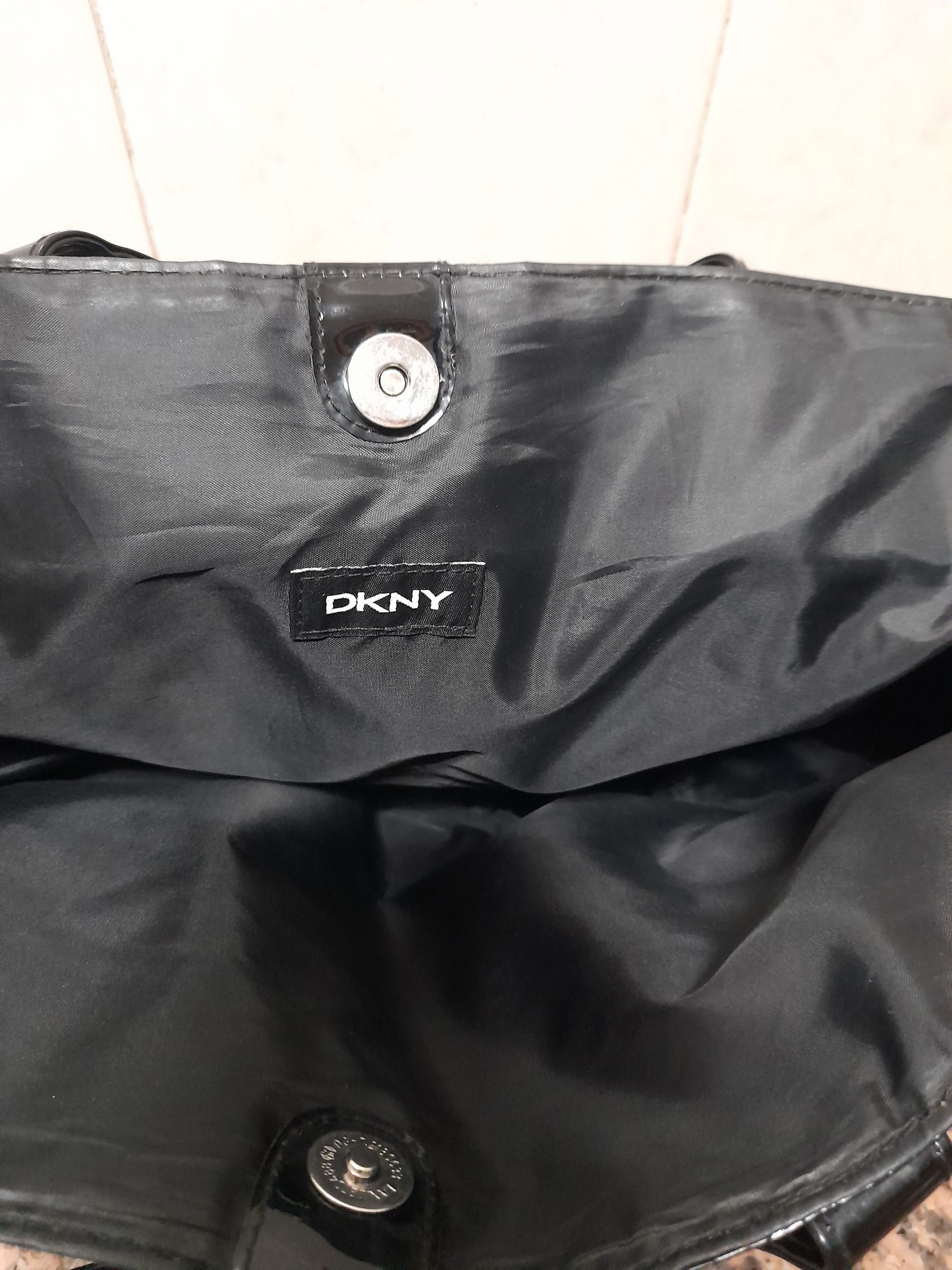 Mala e carteira DKNY em plástico