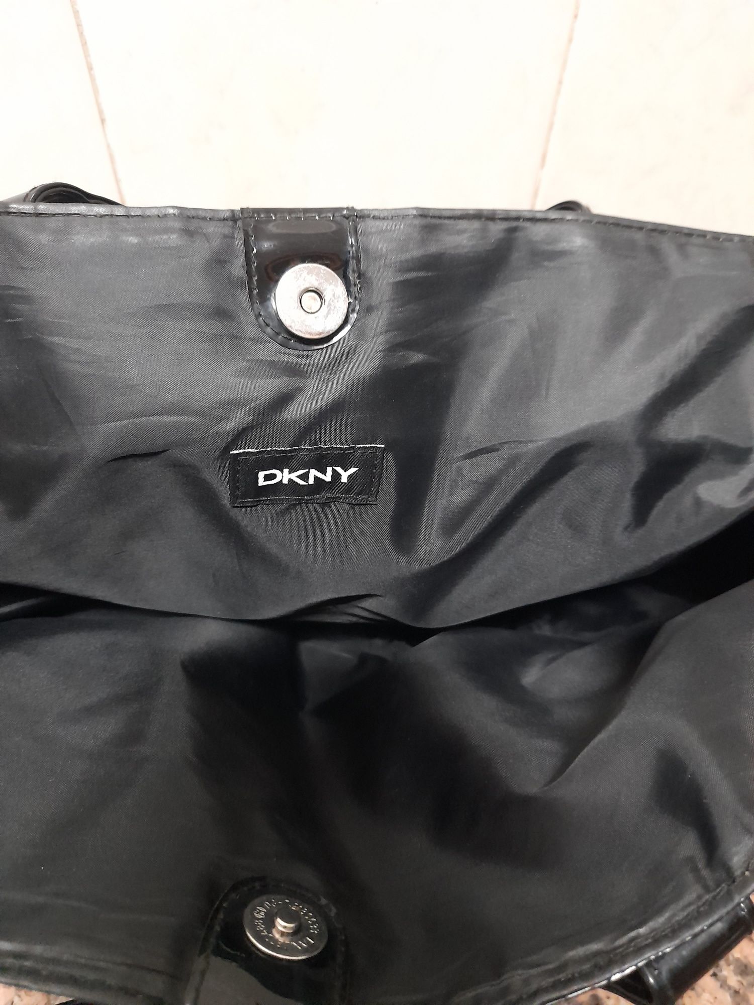 Mala e carteira DKNY em plástico