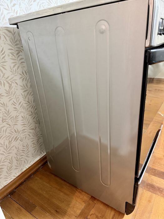 Електроплита з духовкою Ariston,повністю справна, 50х60