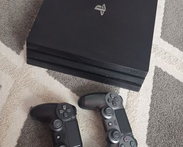 PS4 pro 1T com acessórios