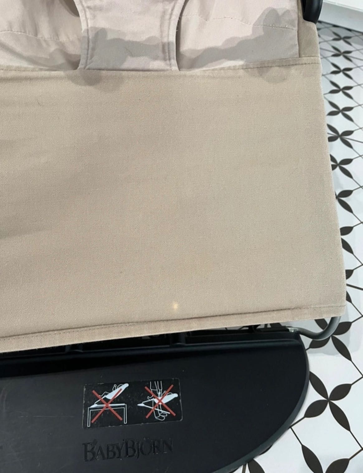 Leżaczek BabyBjörn + dodatkowe poszycie + oryginalna zabawka – OKAZJA!