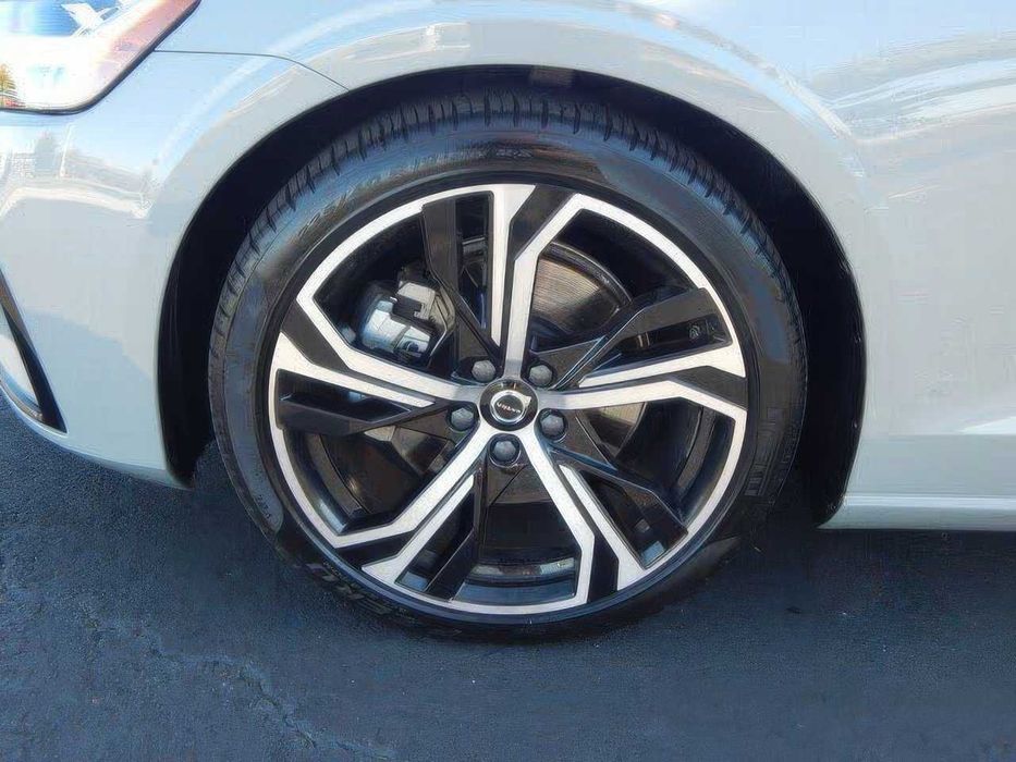 Volvo S60 B5 Core Dark Theme      2024